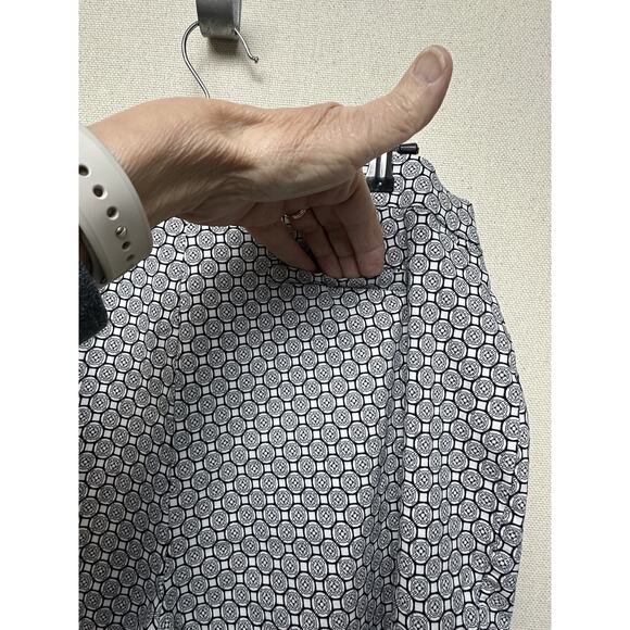 ROZ & ALI BLACK WHITE CAPRI STRETCH PANTS SIZE 16 W/ Zip Front Pockets - Picture 9 of 14